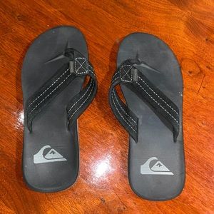 Youth Quicksilver flip flops size 7